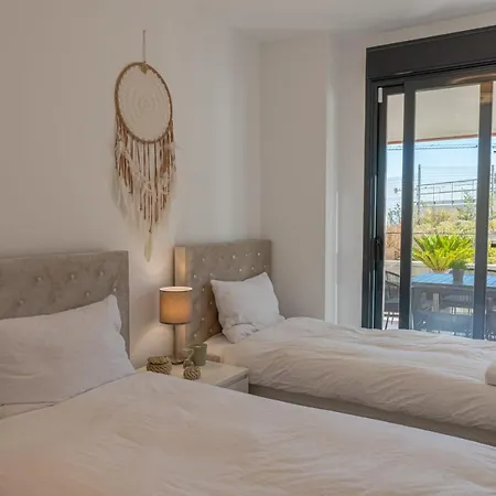Lovely Modern In Middel Views Apartment