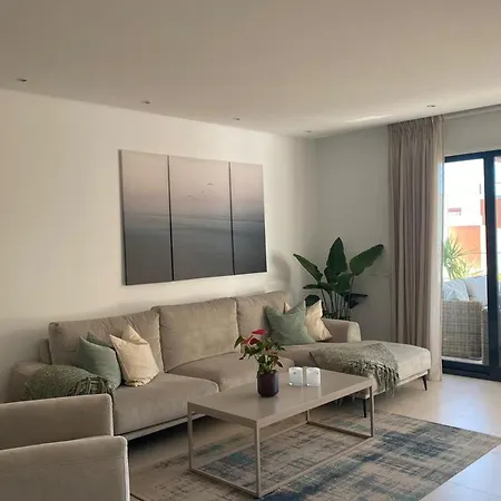 Lovely Modern In Middel Views Apartment