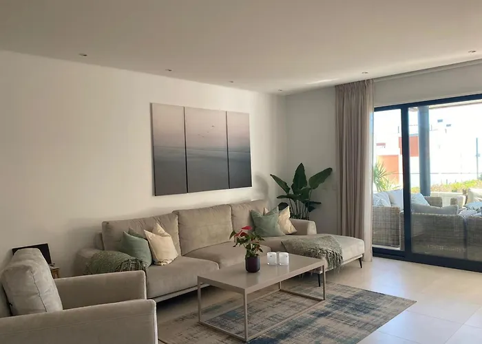 Lovely Modern In Middel Views Apartment